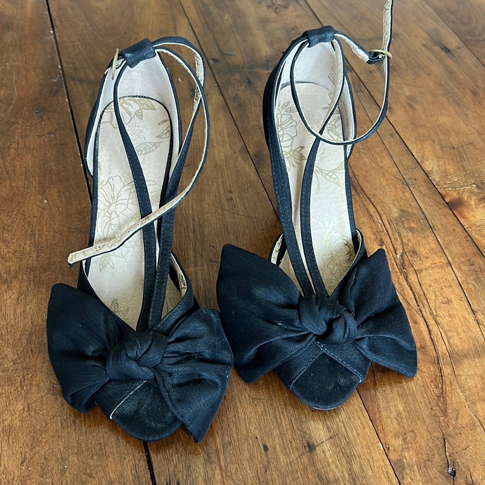 Joyfolie Lucinda high heels